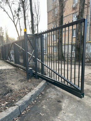 відкатні металеві ворота