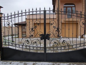 Ворота распашные из металла 3500грн м2