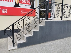 перила вуличні з кованими елементами